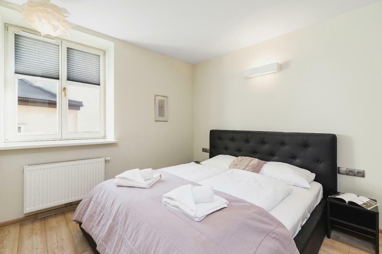 Apartments Cracow Miodowa By Renters Cracovia Exterior foto