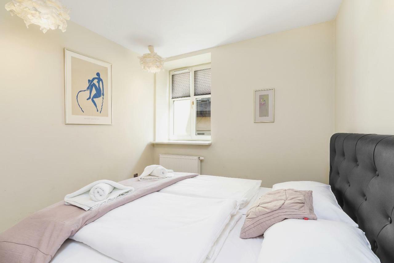 Apartments Cracow Miodowa By Renters Cracovia Exterior foto